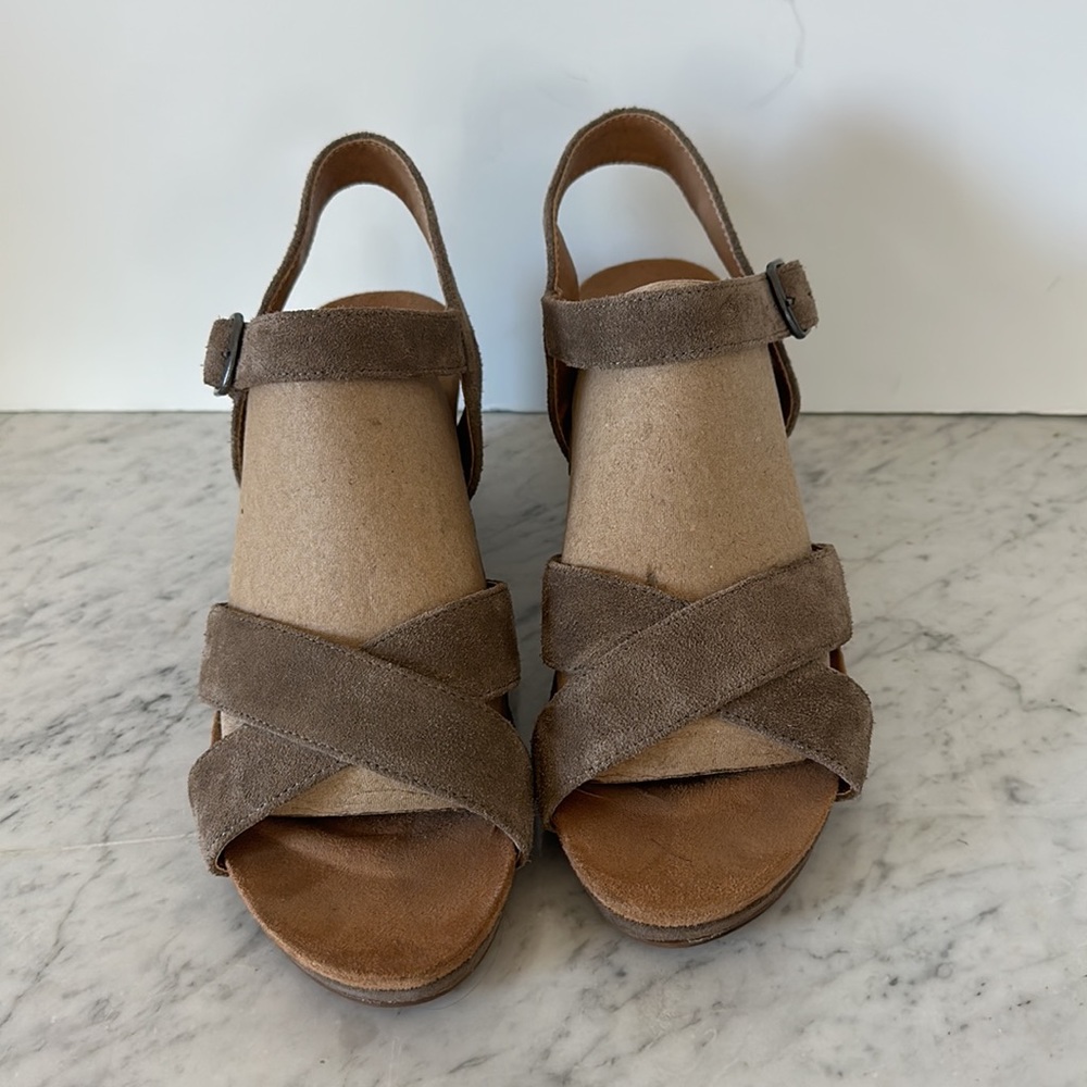 Lucky Brand Kennah cross band wedge taupe suede sandals 39 fits US 8 - Picture 4 of 9